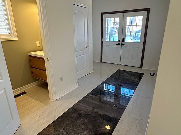 4th image of 770 Brandenburg Blvd Room 3