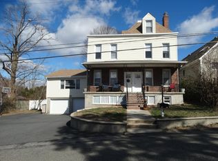 17 Clinton St, Valhalla, NY 10595