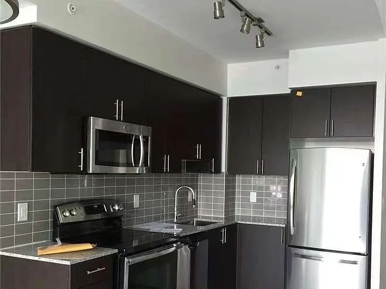 7165 Yonge St #2210 — Photo 2