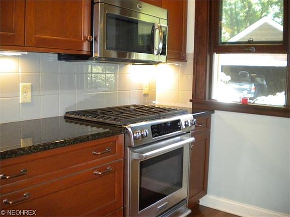 5th image of 17313 Fernshaw Ave