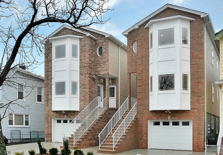 410 Davis Ave — Photo 1