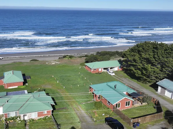 33620 Ophir Rd, Gold Beach, OR 97444