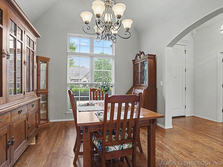 Listing photo 5