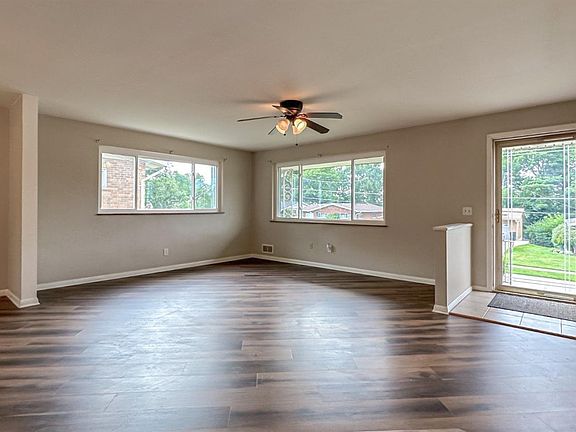 4th image of 5127 Grossepointe Ln