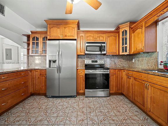 4th image of 700 NE 118th St
