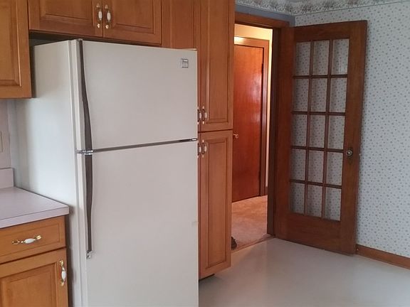 3rd image of 26 E 9th Ave