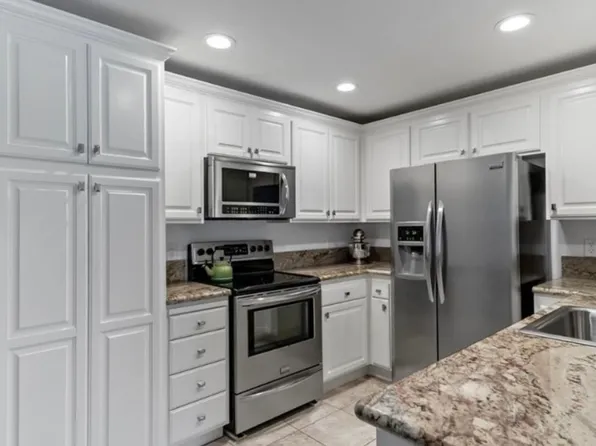21372 Brookhurst St, Huntington Beach, CA