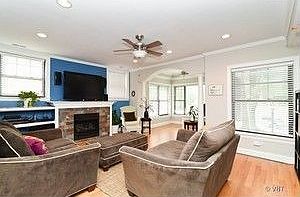 2nd image of 857 W Ainslie St #1