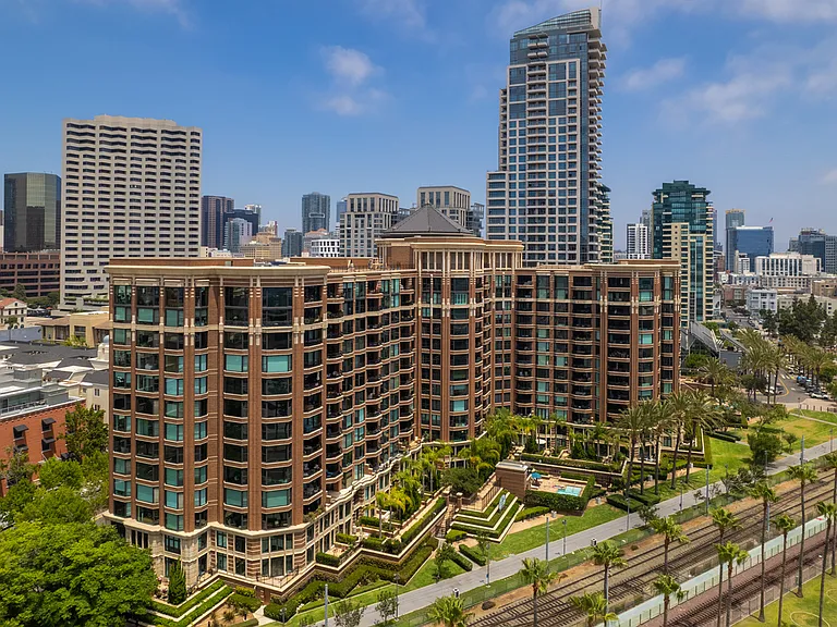 500 W Harbor Dr #1502 — Photo 34