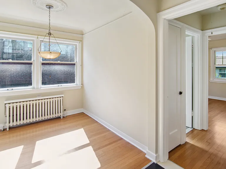 E Highland Dr — Photo 14