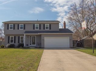 105 Graybark Ln, Amherst, OH 44001