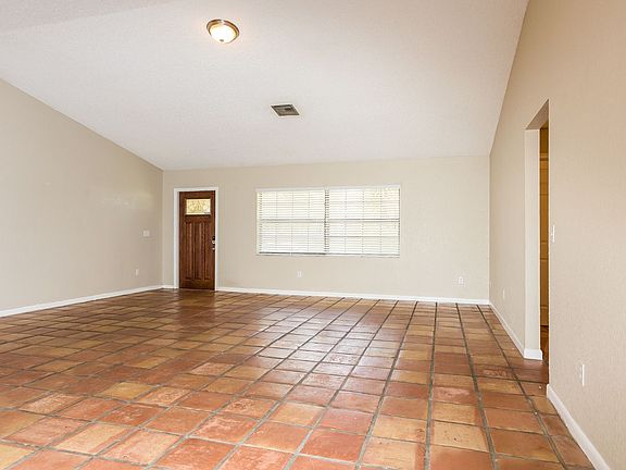 4th image of 5510 NW 77th Ct