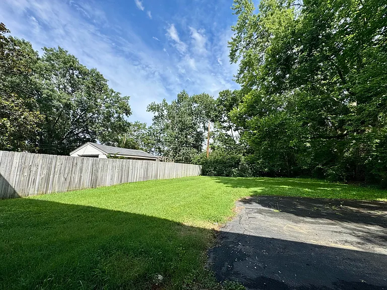 2564 Millbrook Dr — Photo 42