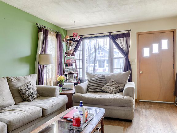 3rd image of 2519 East Ave