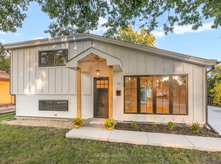 33 N Lincoln Ave, Addison, IL 60101