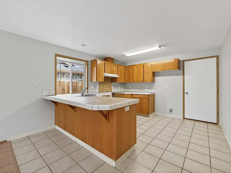 17005 NE 21st St — Photo 13