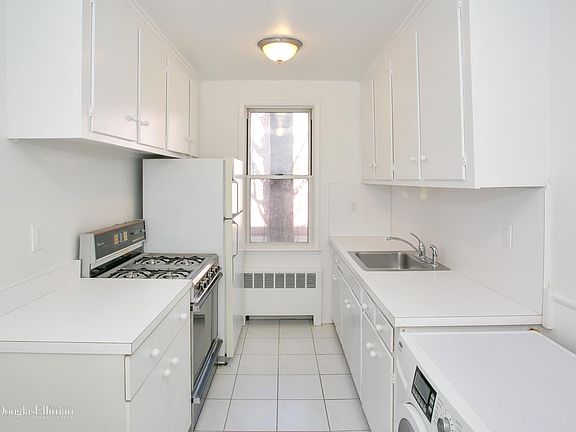 4th image of 701 Palmer Ct APT 1B