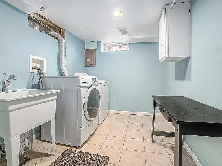 1437 Lewison Ave NE — Photo 14