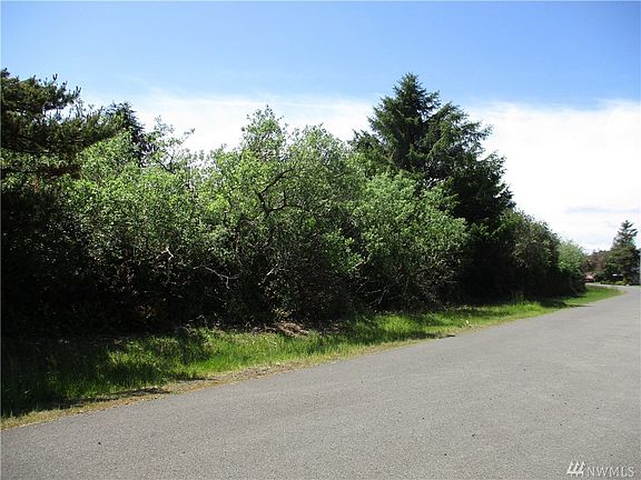 3rd image of 157 Sea Breeze Loop SE