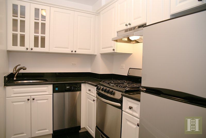 2nd image of 222 E 19th St APT 4B