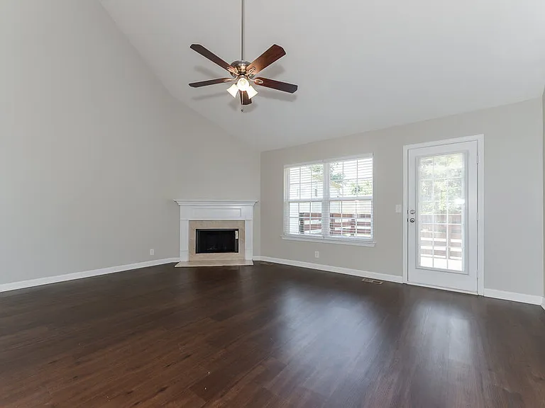 2816 Windcrest Trl — Photo 4