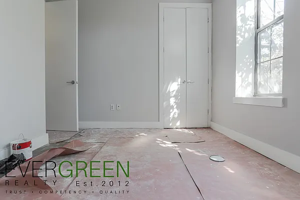Rented by Evergreen Apartments BK | media 52