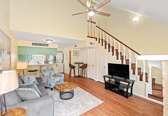 4th image of 15201 Leeward Dr APT A-5