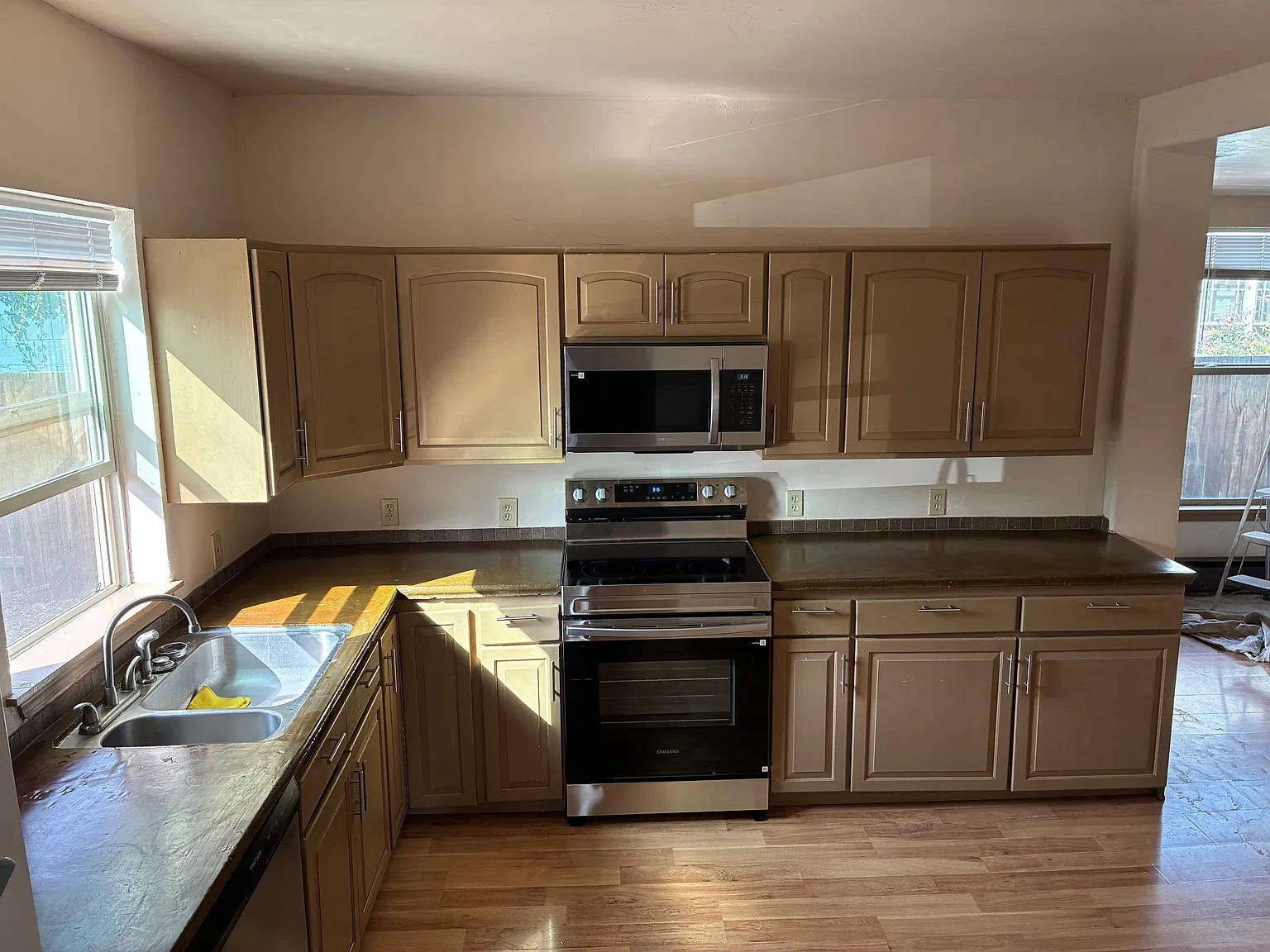 4 bed, 1100 sqft, $1,600 — Photo 3