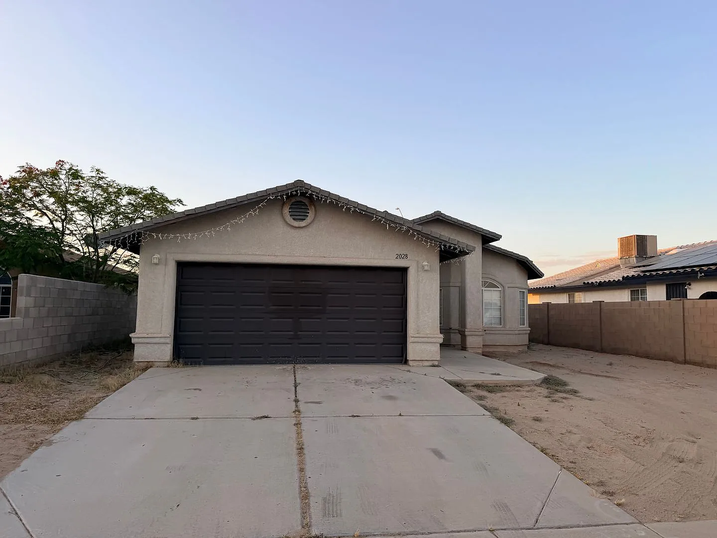 Three Bedroom Home with Two Car Garage and Fenced Lot in San Luis AZ. — Photo 1