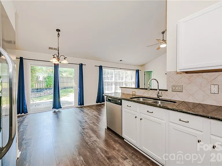 12819 Slade Castle Ct — Photo 9