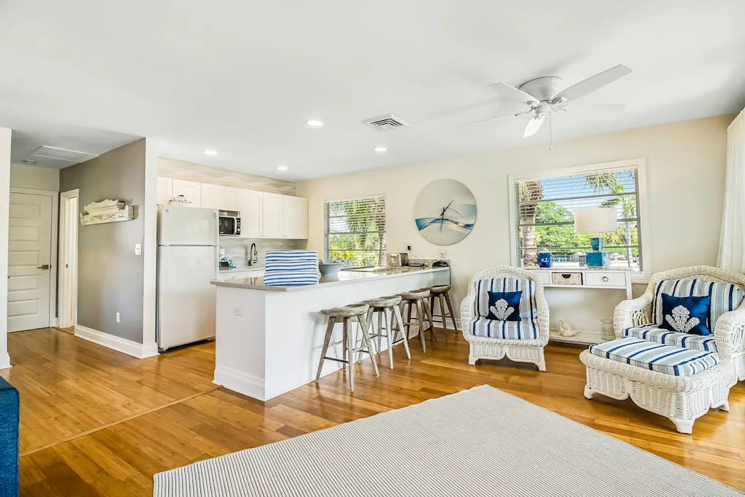 3 bed, 2.0 bath, 1194 sqft, $3,984 — Photo 3