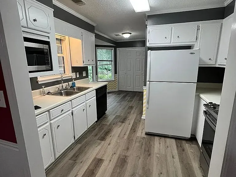 2945 Pointewest Dr — Photo 5