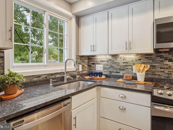1613 Ripon Pl, Alexandria, VA 22302