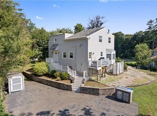 21 Burr St, Branford, CT 06405