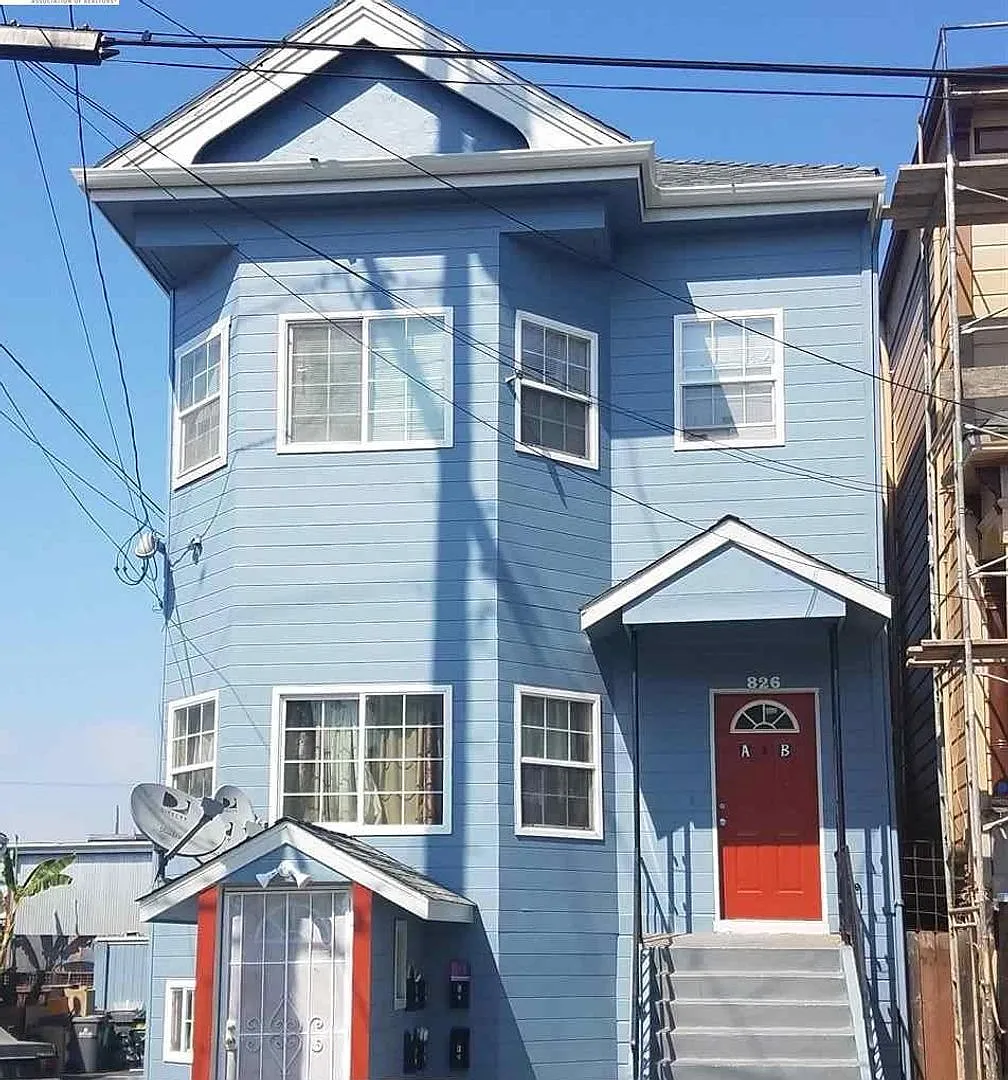 West Oakland 3 Bedroom Flat! — Photo 1