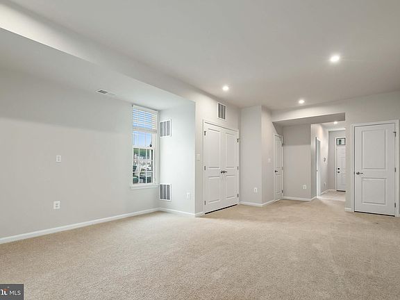 5th image of 716 River Crest Way