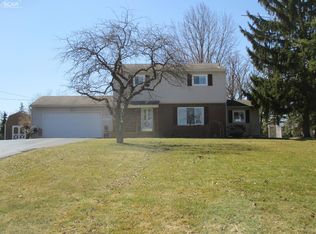 8296 Manchester Dr, Grand Blanc, MI 48439