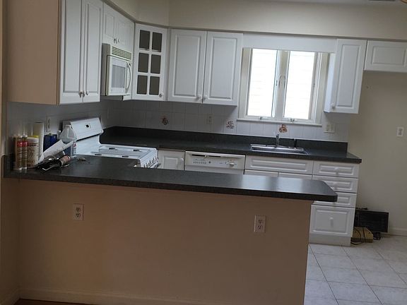 kitchen with breakfast counter