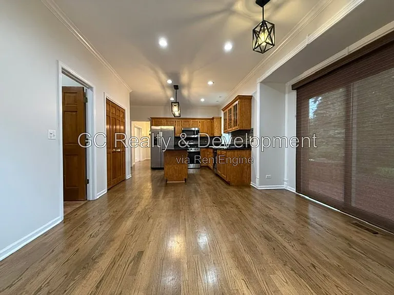 882 Clarendon Ln — Photo 11
