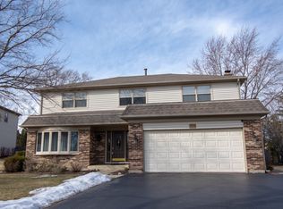 558 Applegate Ln, Lake Zurich, IL 60047