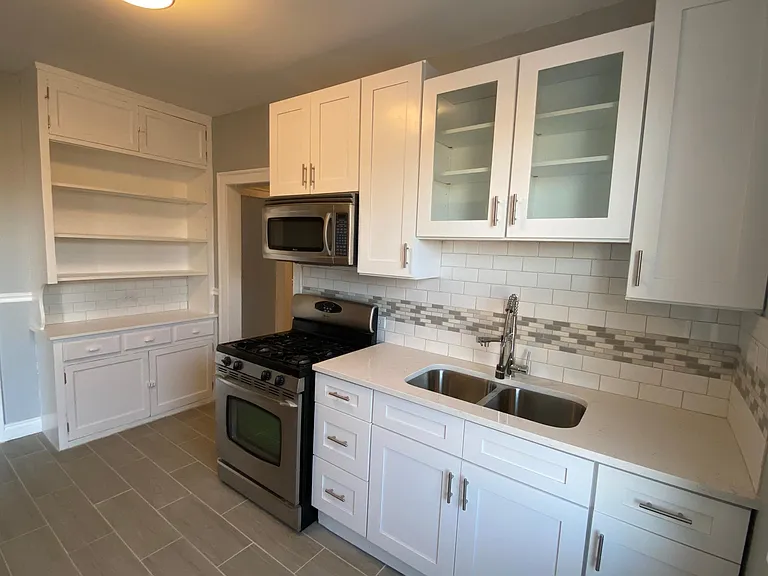 1706 N Narragansett Ave #205 — Photo 2