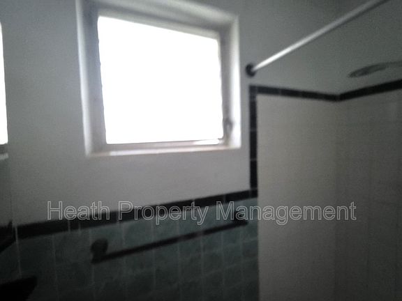 5th image of 504 6th Ave NW