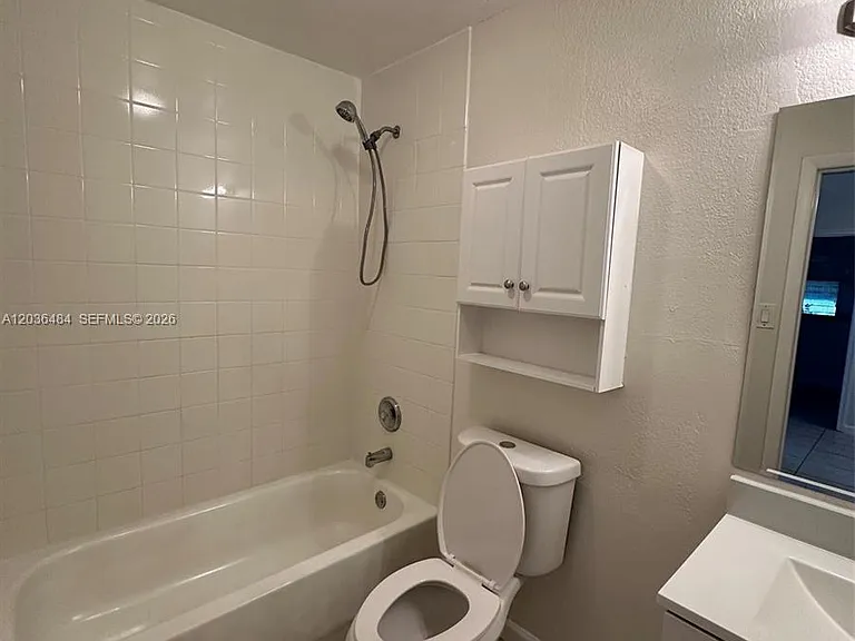 1245 NE 15th Ave #B — Photo 6