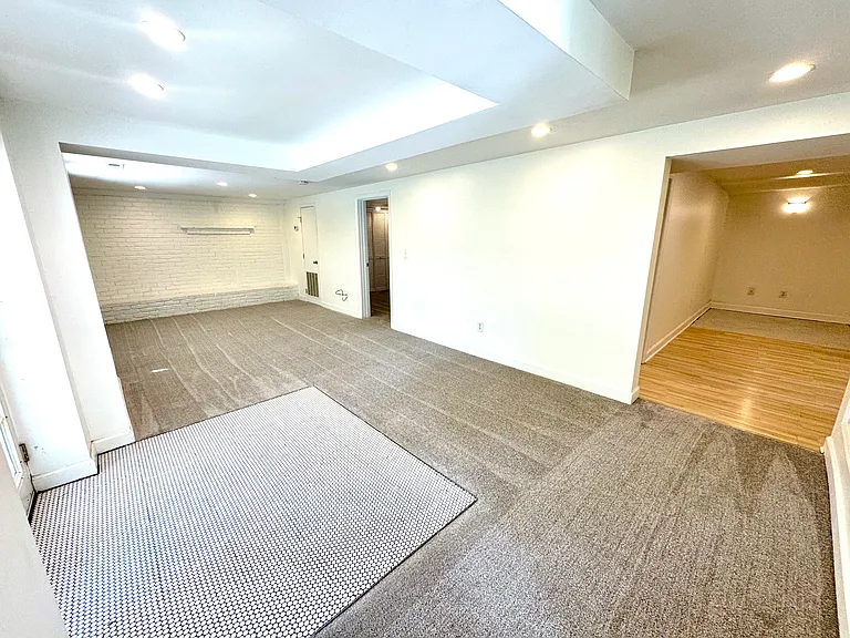 567 Whispering Hills Dr #B — Photo 12