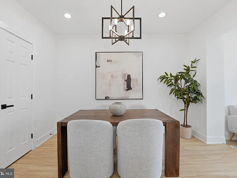 129 Hamilton St NW — Photo 12