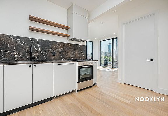 5th image of 250 Gold St #528