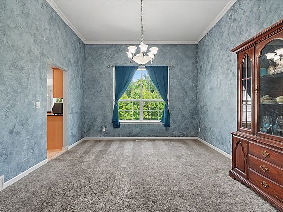 5th image of 310 Teakwood Ln NE