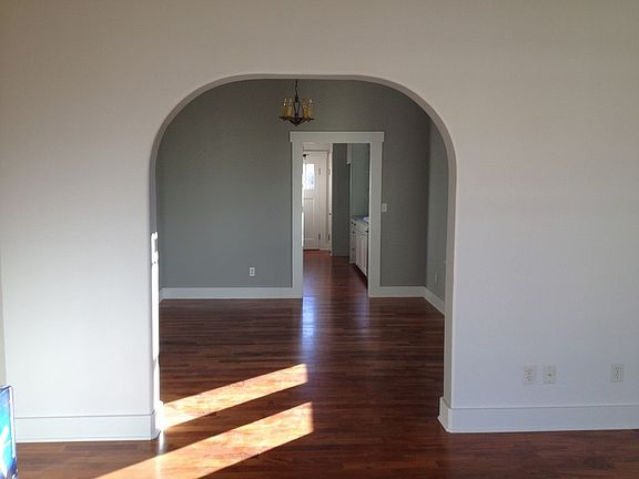 4th image of 921 Bell St