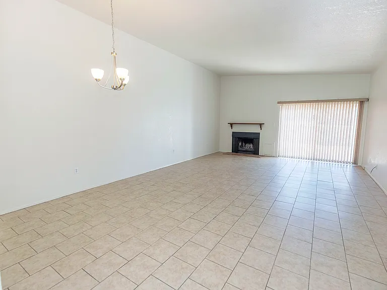 3030 Hillrise Dr — Photo 2