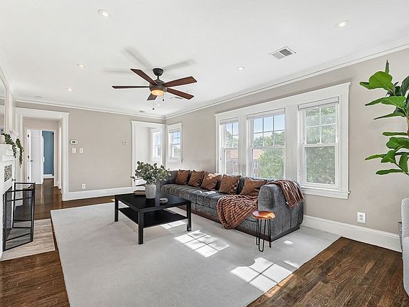 4th image of 15 Noble St #15